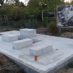 Fertiggestelltes Beton-Fundament 