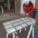 Restaurierung der historischen Fenster aus dem ehemaligen S&auml;gewerk M&uuml;ller in L&uuml;chow, wo die Dampfmaschine im Einsatz war.