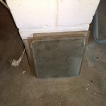 Scheiben der historischen Fenster aus dem ehemaligen Sägewerk Müller in Lüchow, wo die Dampfmaschine im Einsatz war.