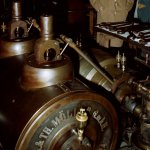 Bildausschnitt der Dampfmaschine Nr. 549 von 1895 während der Besichtigung im Februar 1990 im Sägewerk Müller in Lüchow (Wendland)