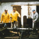 1998 - Demontage der Dampfmaschine zum Abtransport und Lagerung  bei der HASTRA in L&uuml;chow (Wendland)