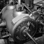 Bildausschnitt der Dampfmaschine Nr. 549 von 1895 im Februar 1990 im Säge- und Hobelwerk Müller in Lüchow (Wendland)
